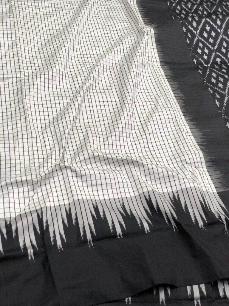 Black & White 015 Pochampally Silk Saree
