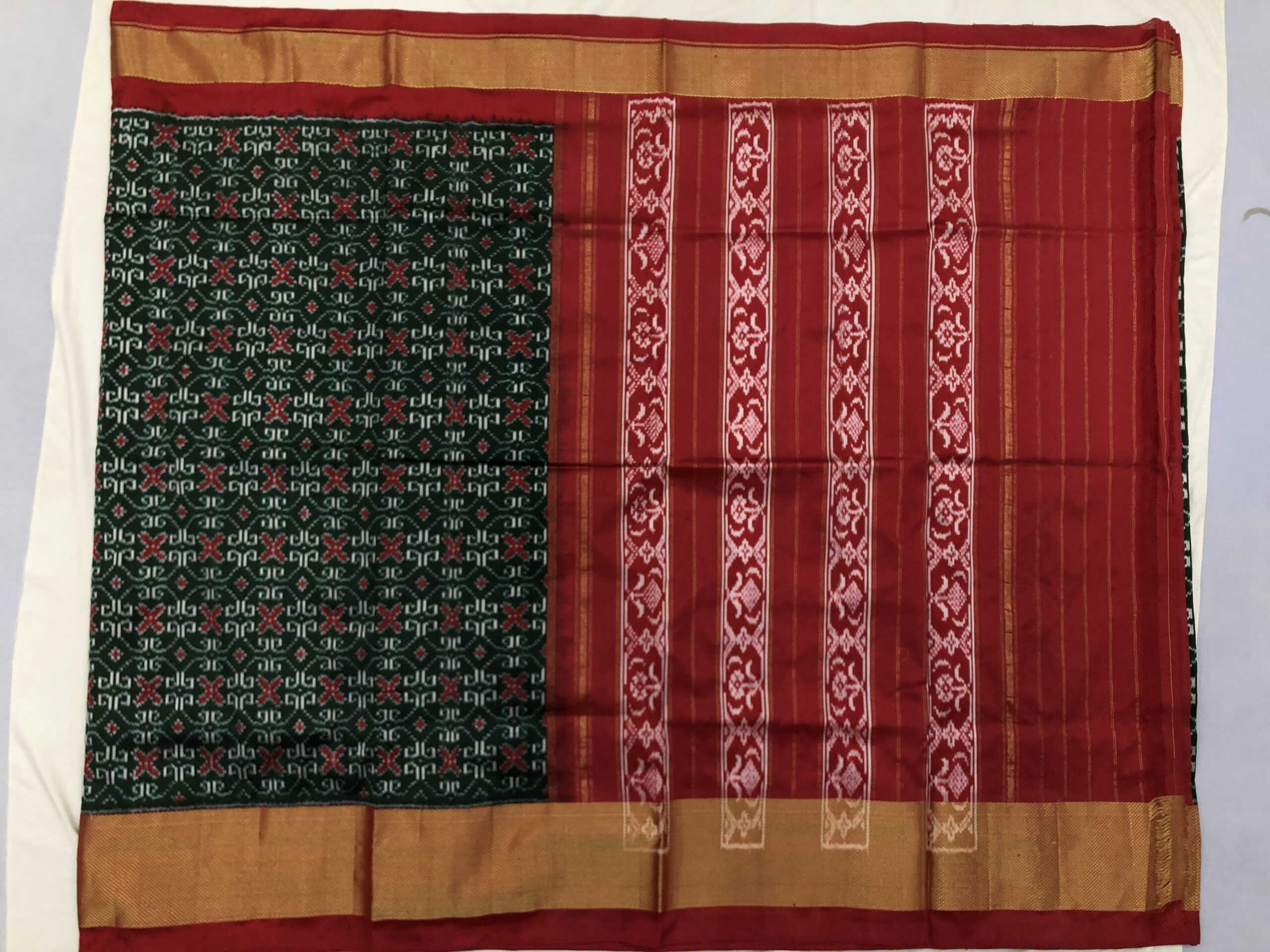 Dark Green - Red 026 Pochampally Silk Saree - Shagun Silks & Sarees